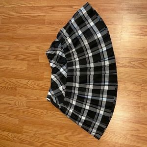 Black and white plaid skirt